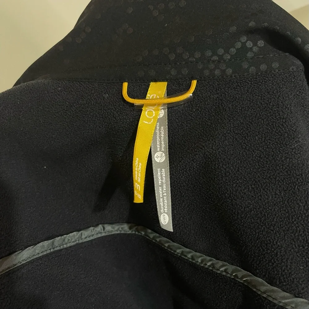 Lolë Soft Shell Jacket - Picture 10 of 10